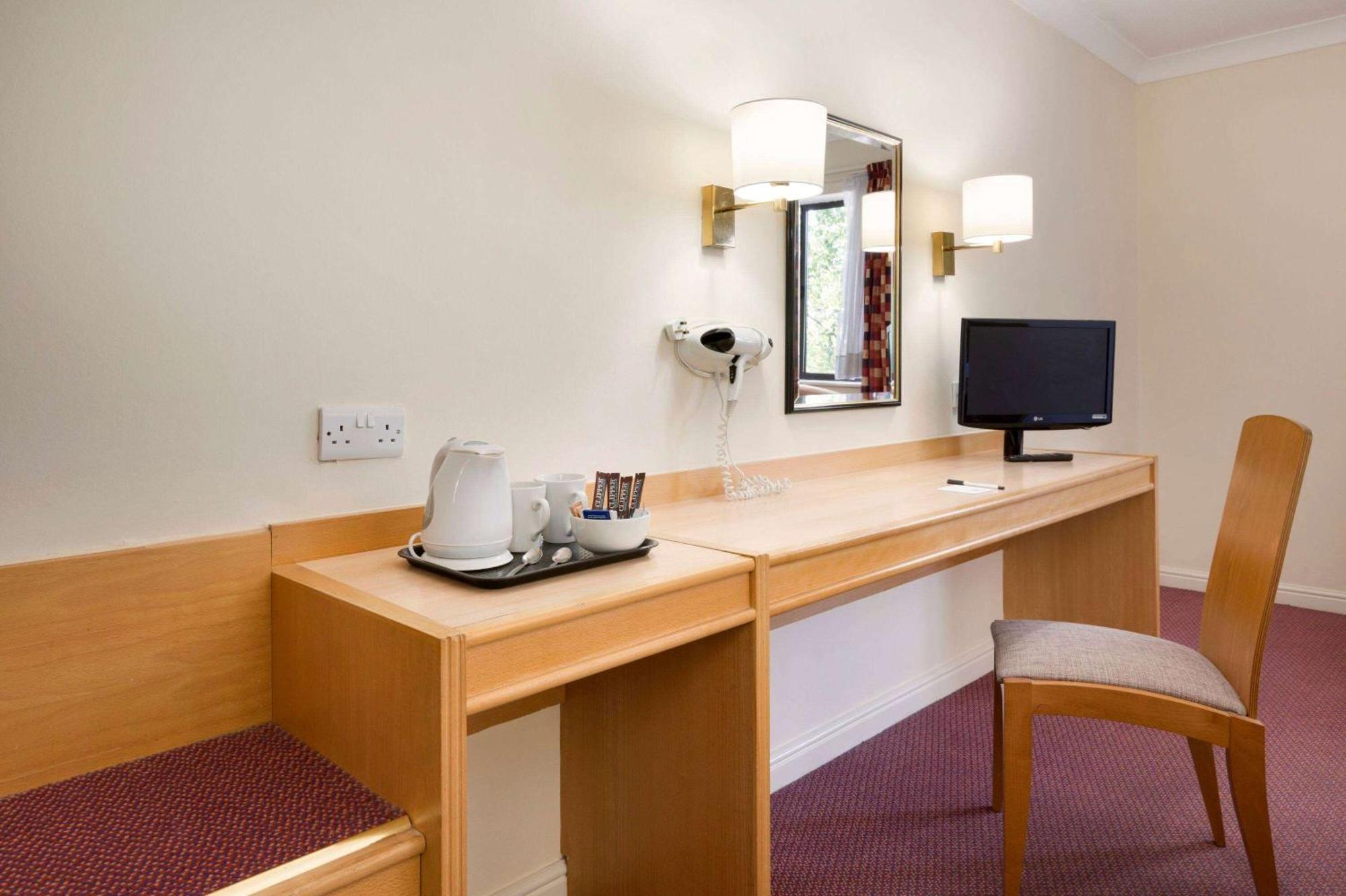 Days Inn Southampton Rownhams Chilworth  Exterior photo