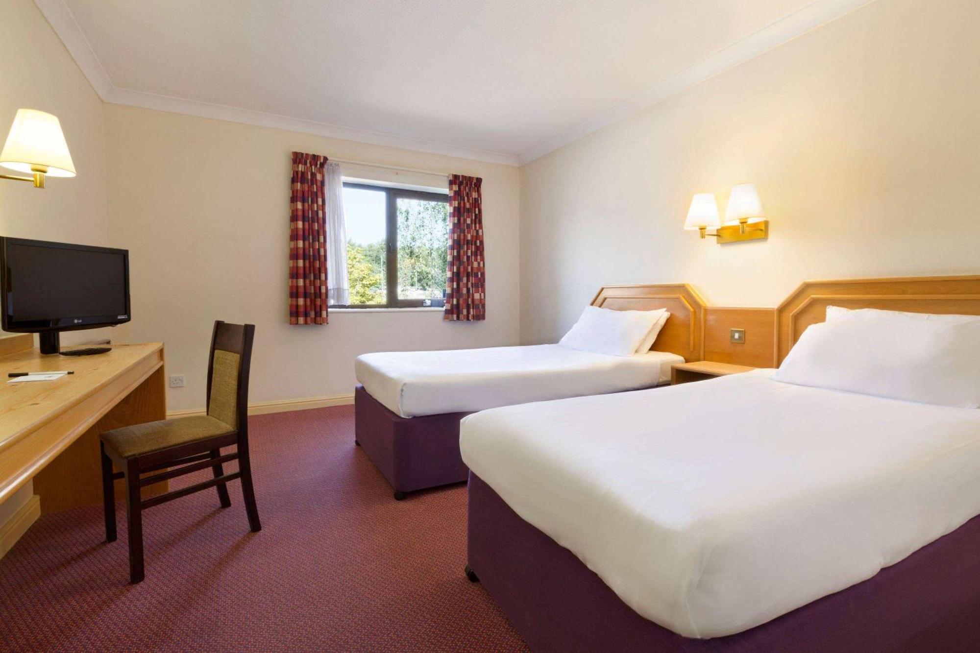 Days Inn Southampton Rownhams Chilworth  Exterior photo